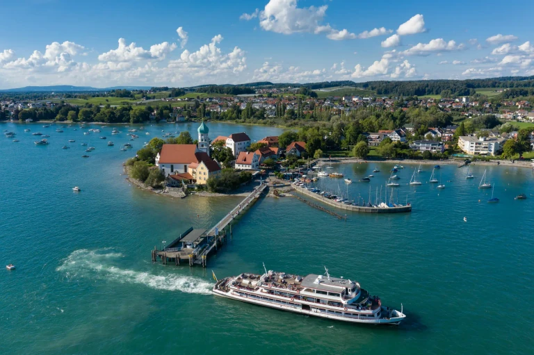 Schiffsanleger am Bodensee in Wasserburg